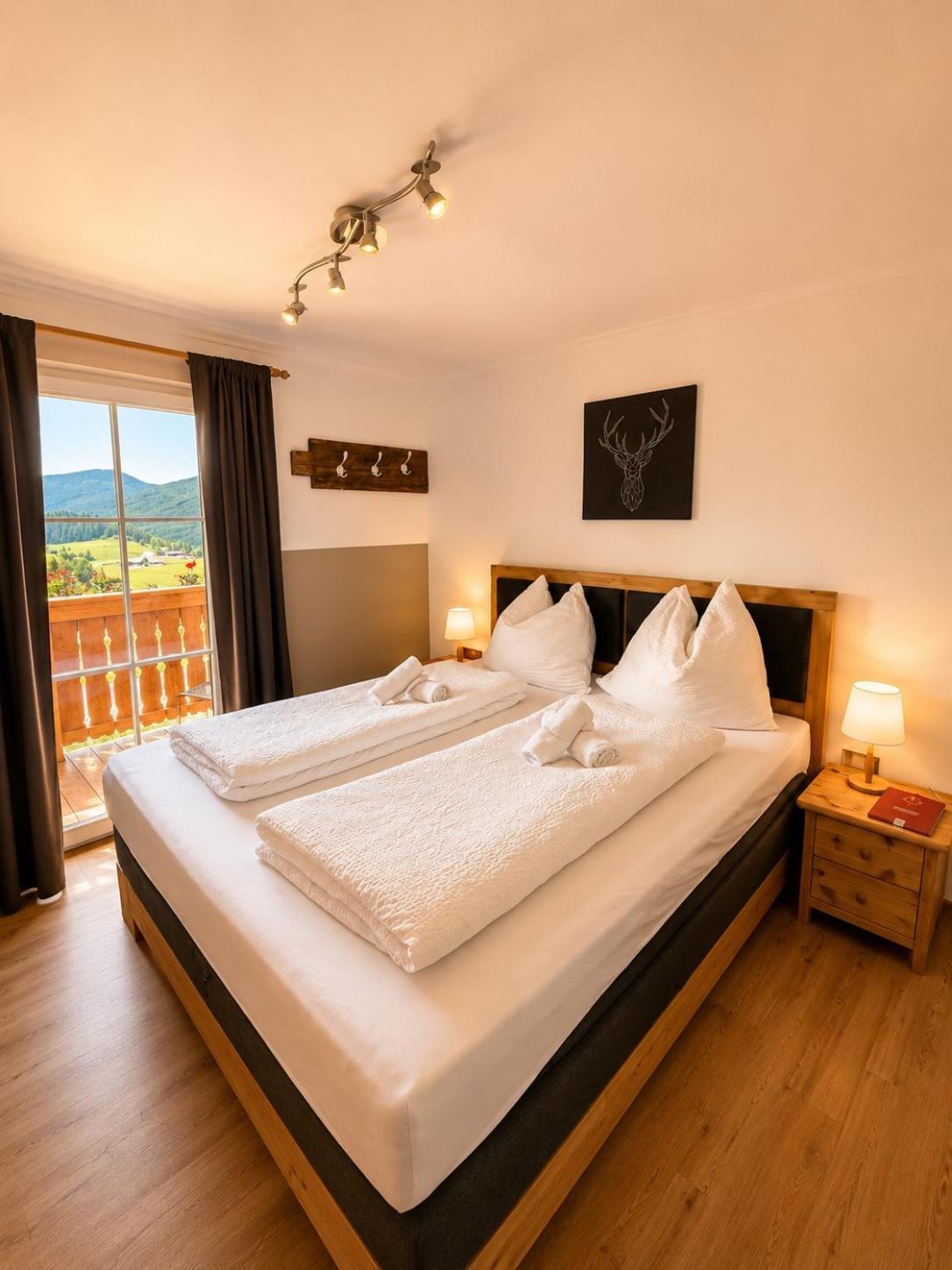 Standard Doppelzimmer mit Bergblick